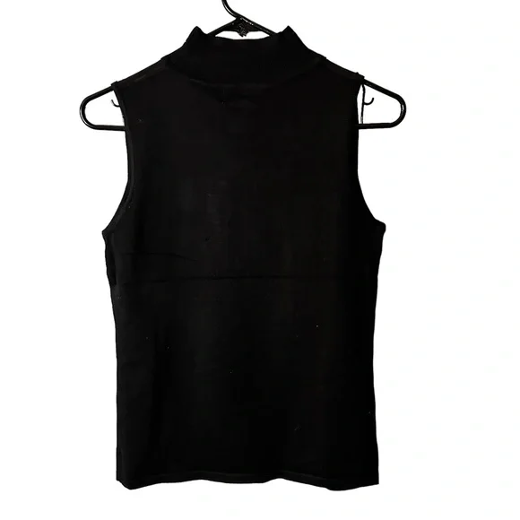 Carmen Marc Valvo Top NWT size Medium - Picture 2 of 3